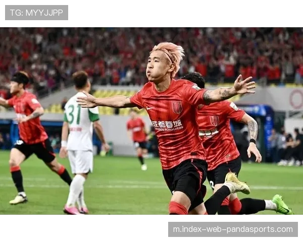 韦世豪戴上队长袖标 蓉城本土核心承担更多组织责任 韦世豪戴上队长袖标 蓉城本土核心承担更多组织责任